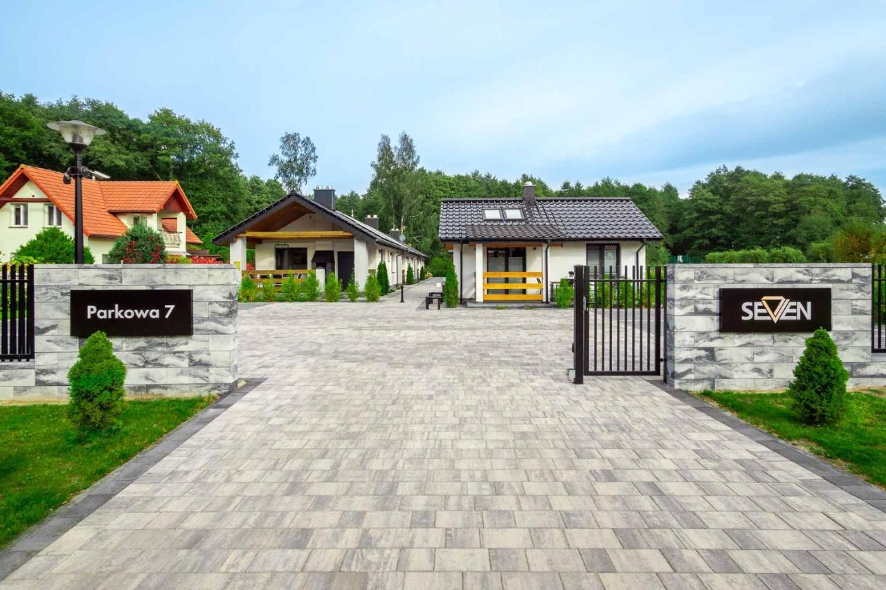 Domki Letniskowe - Seven Dąbki Exteriör bild