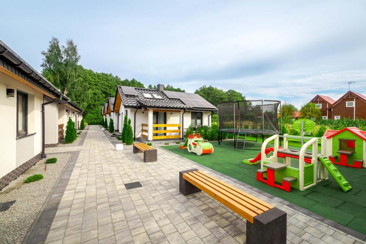 Domki Letniskowe - Seven Dąbki Exteriör bild